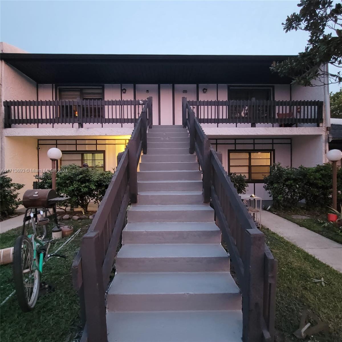 a view of entryway with a front door