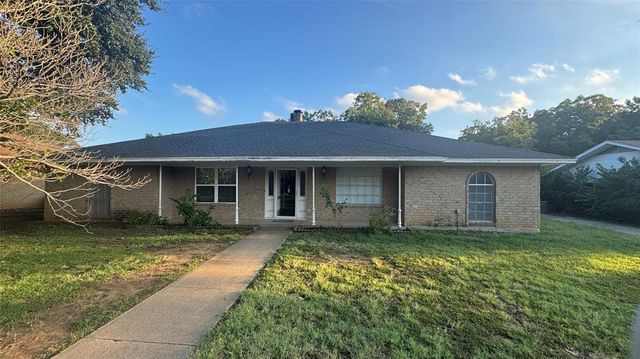 $2,350 | 1710 Kingsborough Drive | Southwest Central Arlington