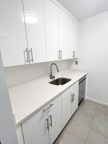 $4,390 | 1 West 42nd Street, Unit 1107 | Bryant Park