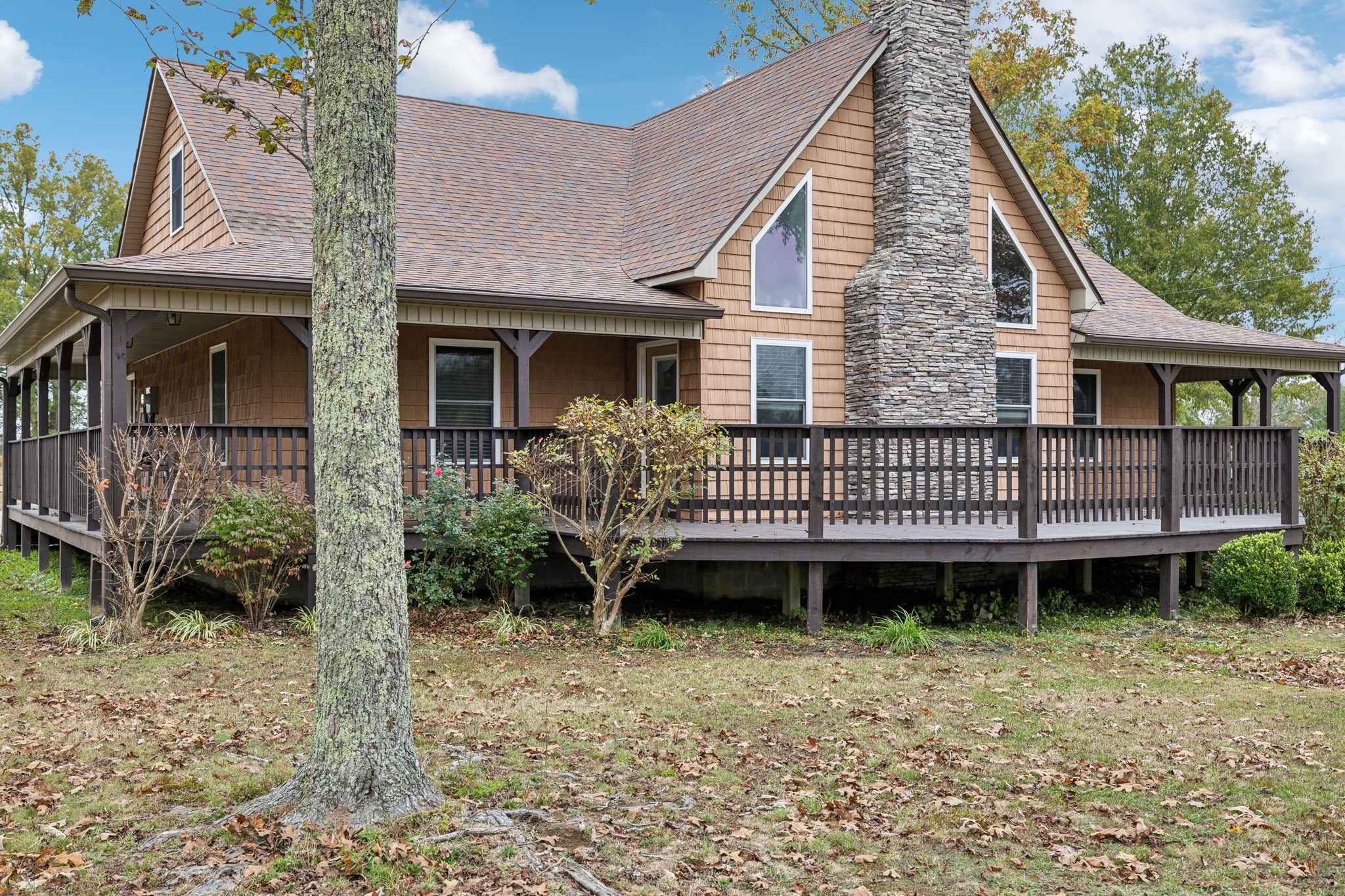 a view of a house with a yard and plants