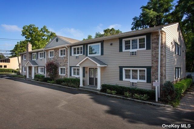 $2,070 | 118 Carleton Avenue, Unit 1B | Islip Terrace