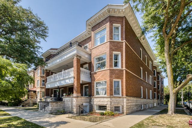 $279,900 | 3034 West Logan Boulevard, Unit G | Logan Square