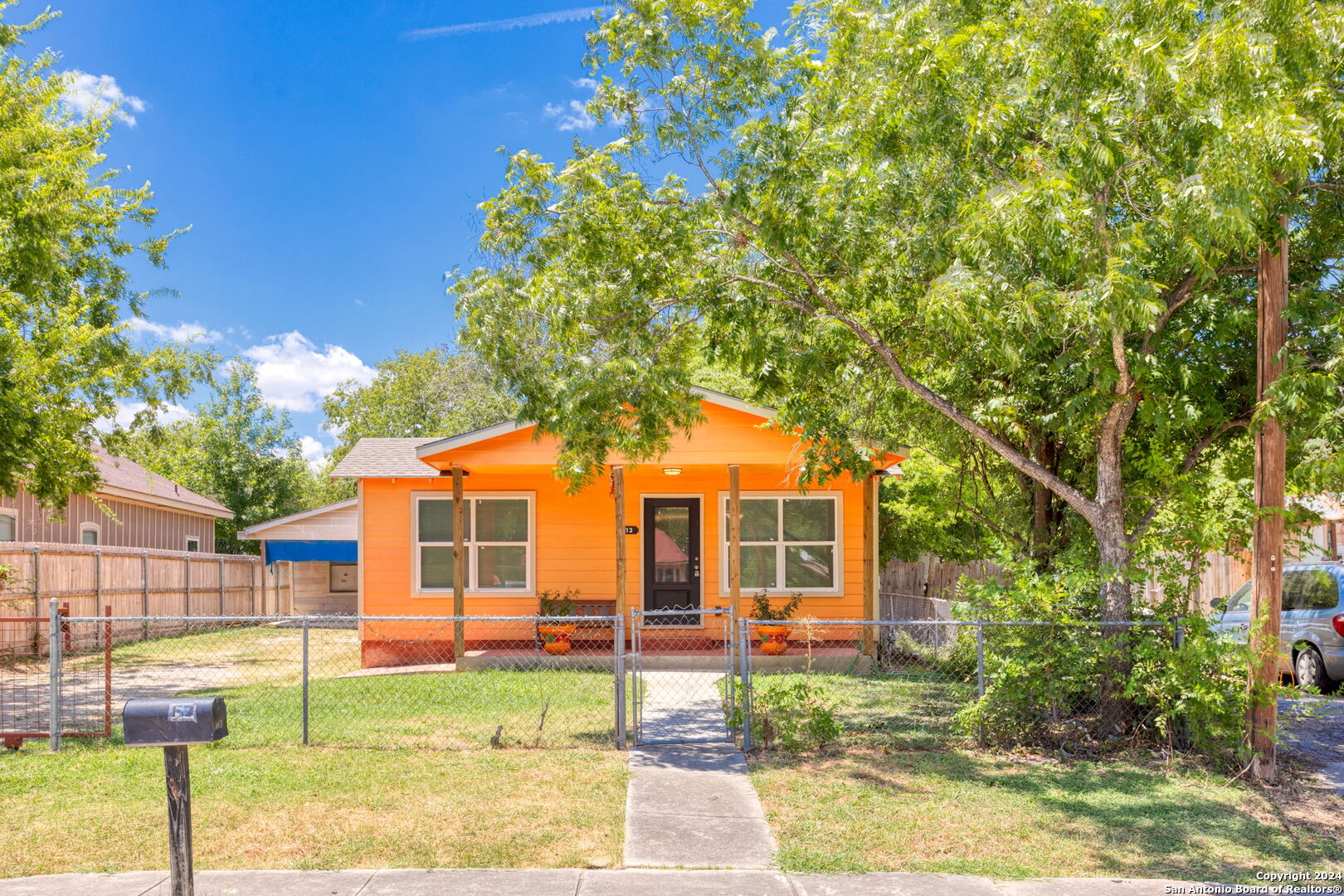 a view of a house with a backyard