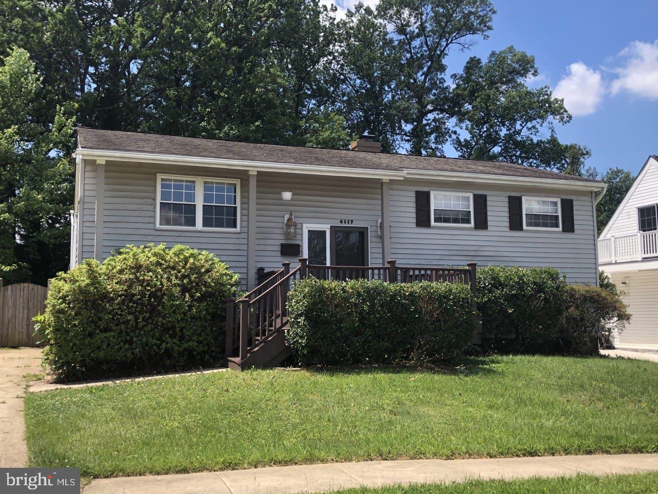 a view of house with a yard