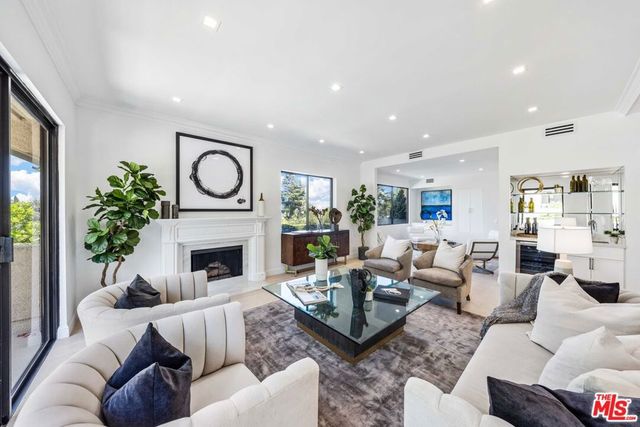 $3,295,000 | 2302 Century | Century City