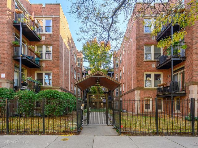 $230,000 | 1649 West Pratt Boulevard, Unit 2A | East Rogers Park