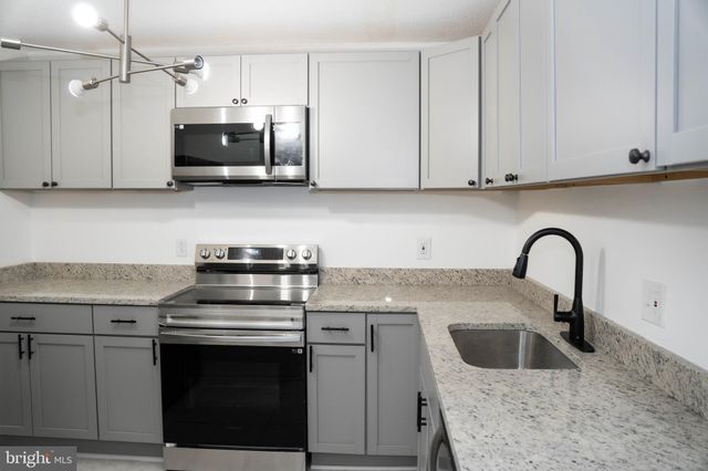 $3,200 | 625 Center Street, Unit T3 | Herndon