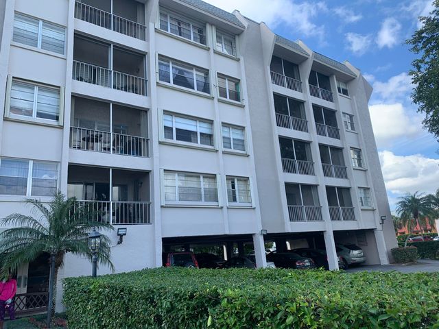 $174,900 | 505 Spencer Drive, Unit 410 | Palm Beach Lakes South