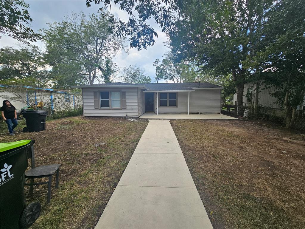 front view of house with a yard