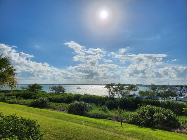 $2,500 | 33 Harbour Isle Drive West, Unit 201 | Harbour Isle at Hutchinson Island