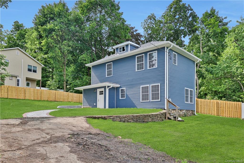 View of front of home featuring a front lawn