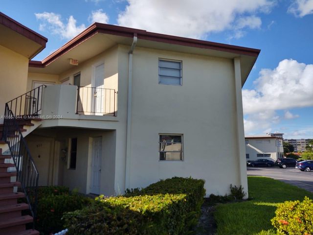 $1,850 | 1611 Northeast Miami Gardens Drive, Unit 212 | Sky Lake Gardens Condominium