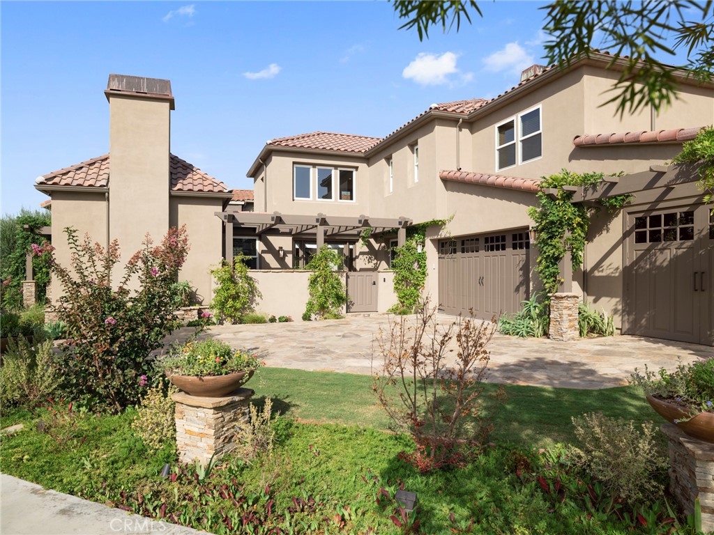 a house view with a outdoor space