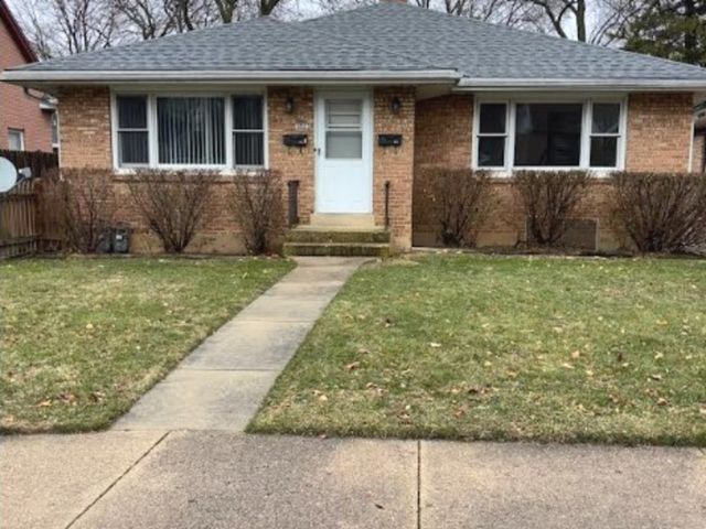 $1,950 | 1023 Berwick Boulevard, Unit 2 | Waukegan