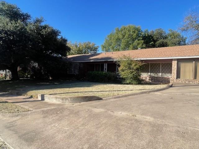 front view of house with a yard