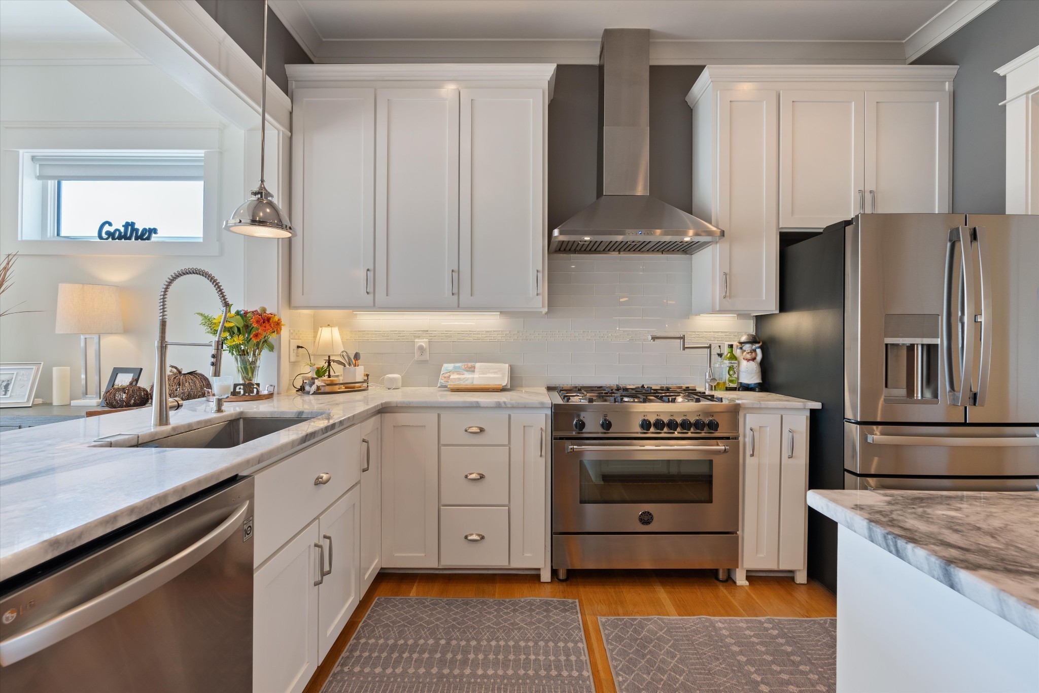 Gorgeous kitchen with fantastic finishes and plenty of storage.