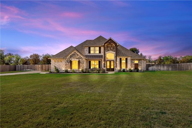 $799,900 | 68 Independence Trail | North Lake Waco