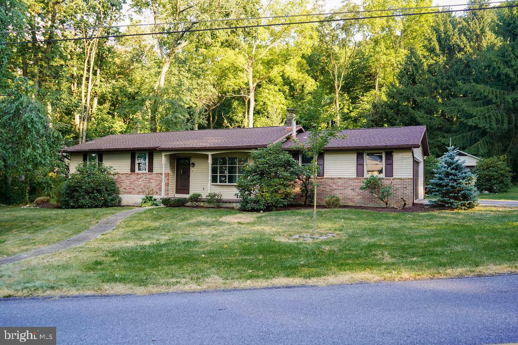 a view of a house with a backyard