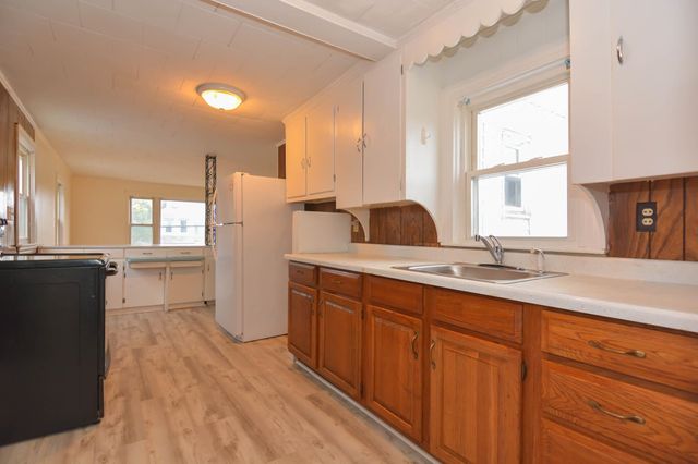 $2,100 | 221 Beech Street | Kalivas-Union