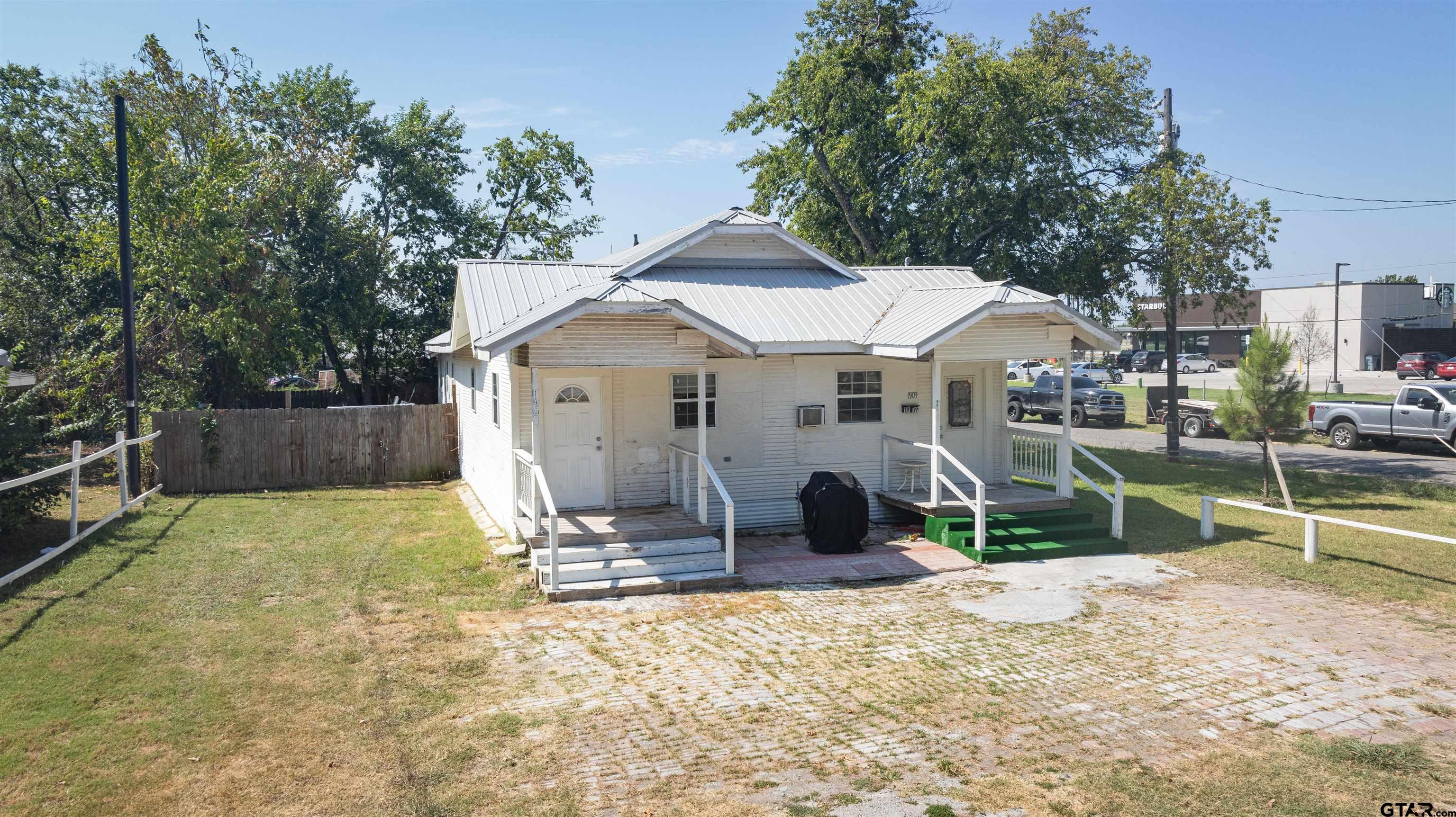 a view of a house with backyard and sitting area