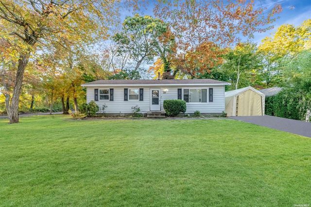 $419,999 | 79 Dogwood Road | Mastic Beach