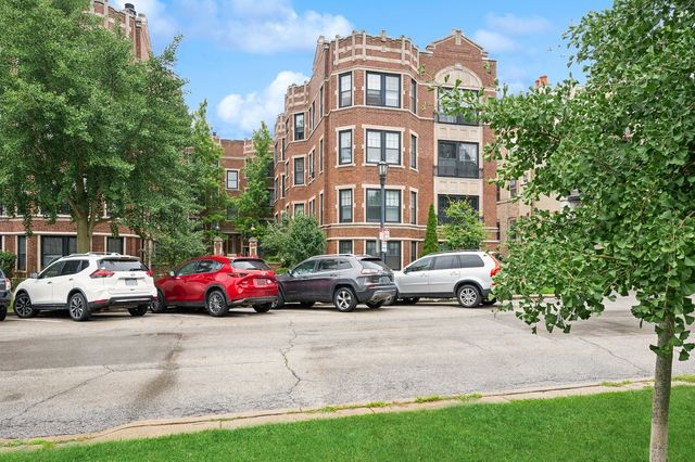 $345,000 | 638 Sheridan Square, Unit 1 | Evanston