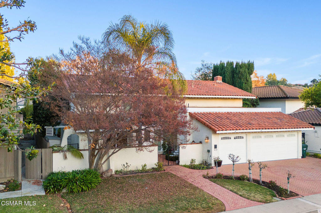 a house view with a backyard space