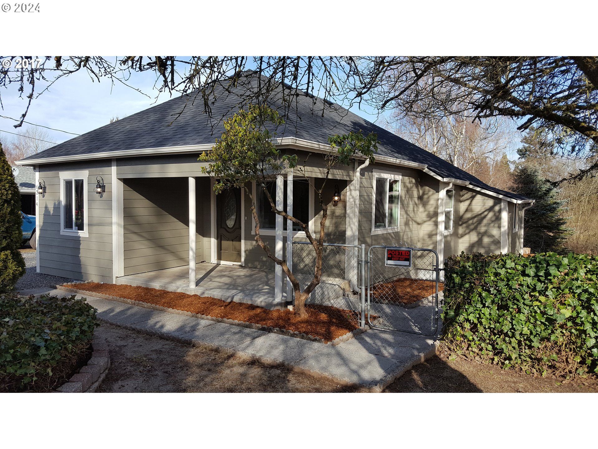 a view of house with backyard