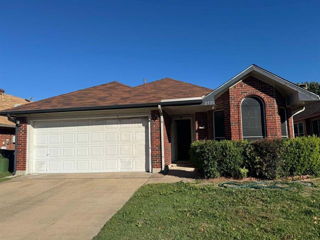 $2,300 | 2320 Oakcrest Drive | Oakridge