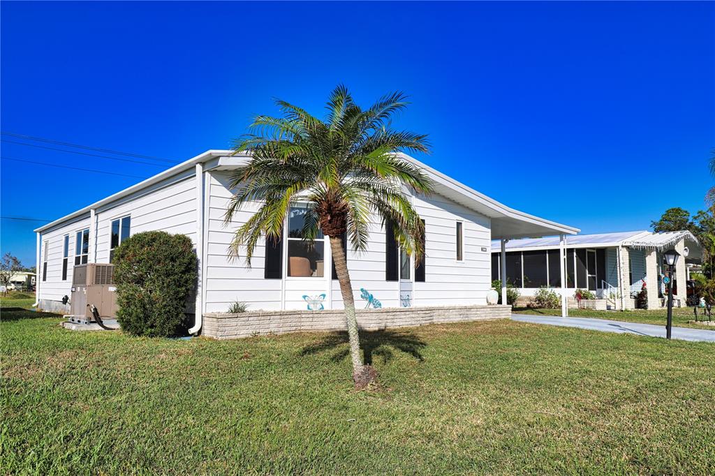 a view of a house with backyard