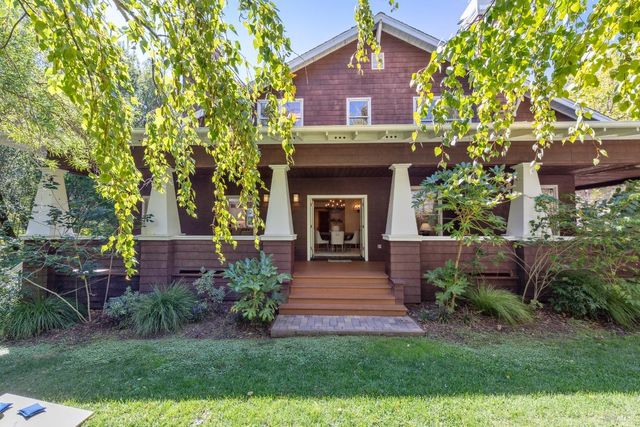 $3,995,000 | 6 Hunter Creek