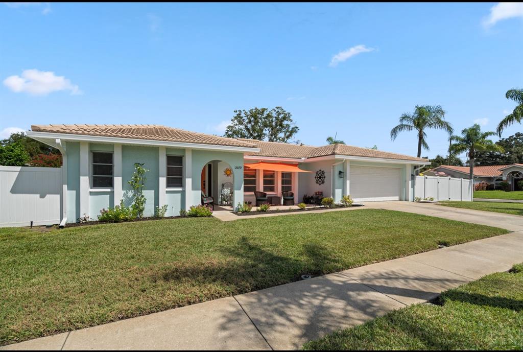 a view of a yard in front of house