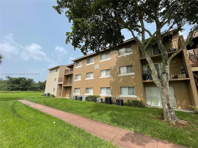 $1,490 | 1191 Benoist Farms Road, Unit 302 | Golden Lakes