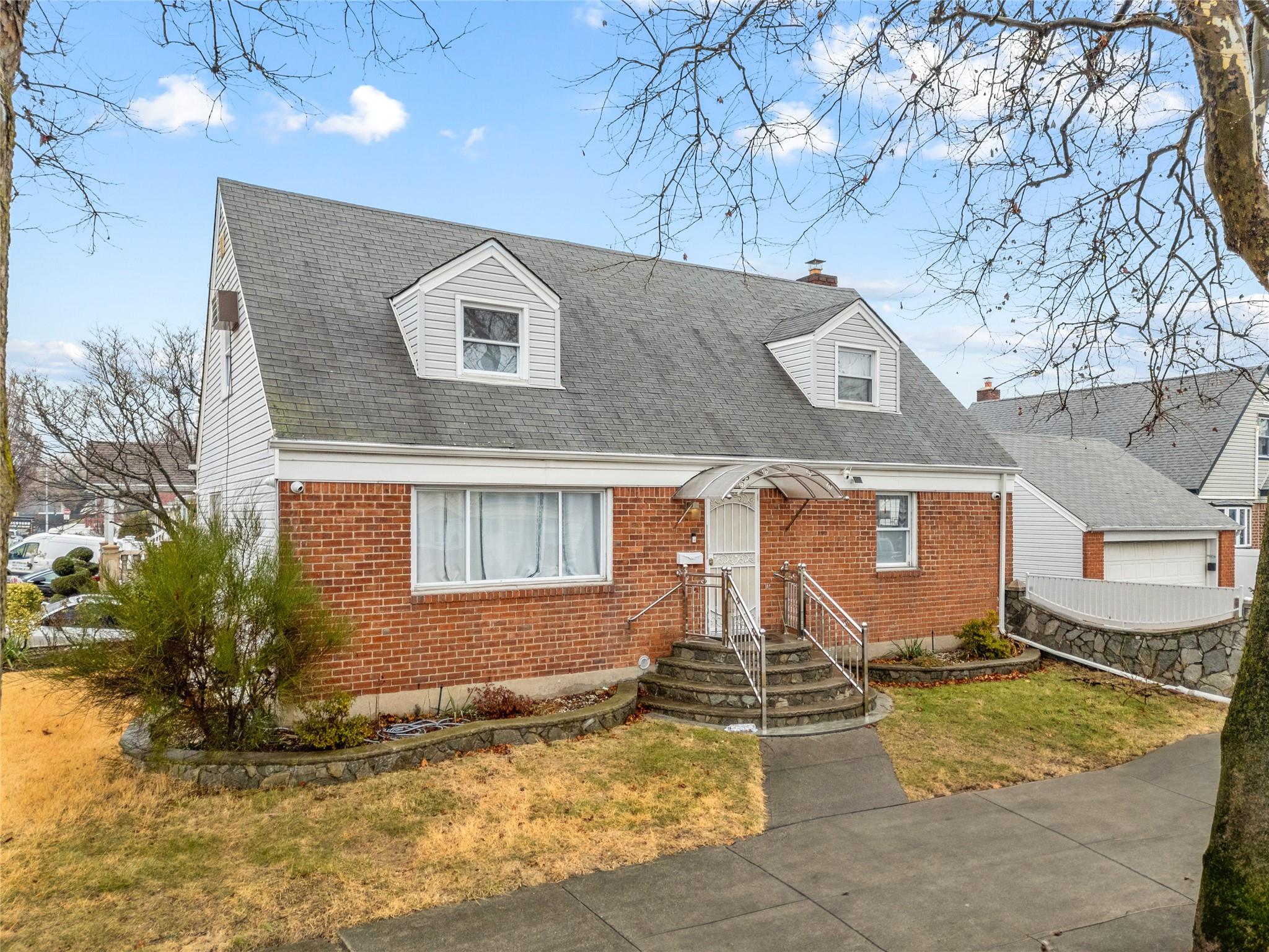 New england style home featuring a front lawn