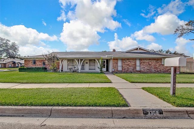 $399,900 | 3308 Country Club Road | Northwest Central Arlington