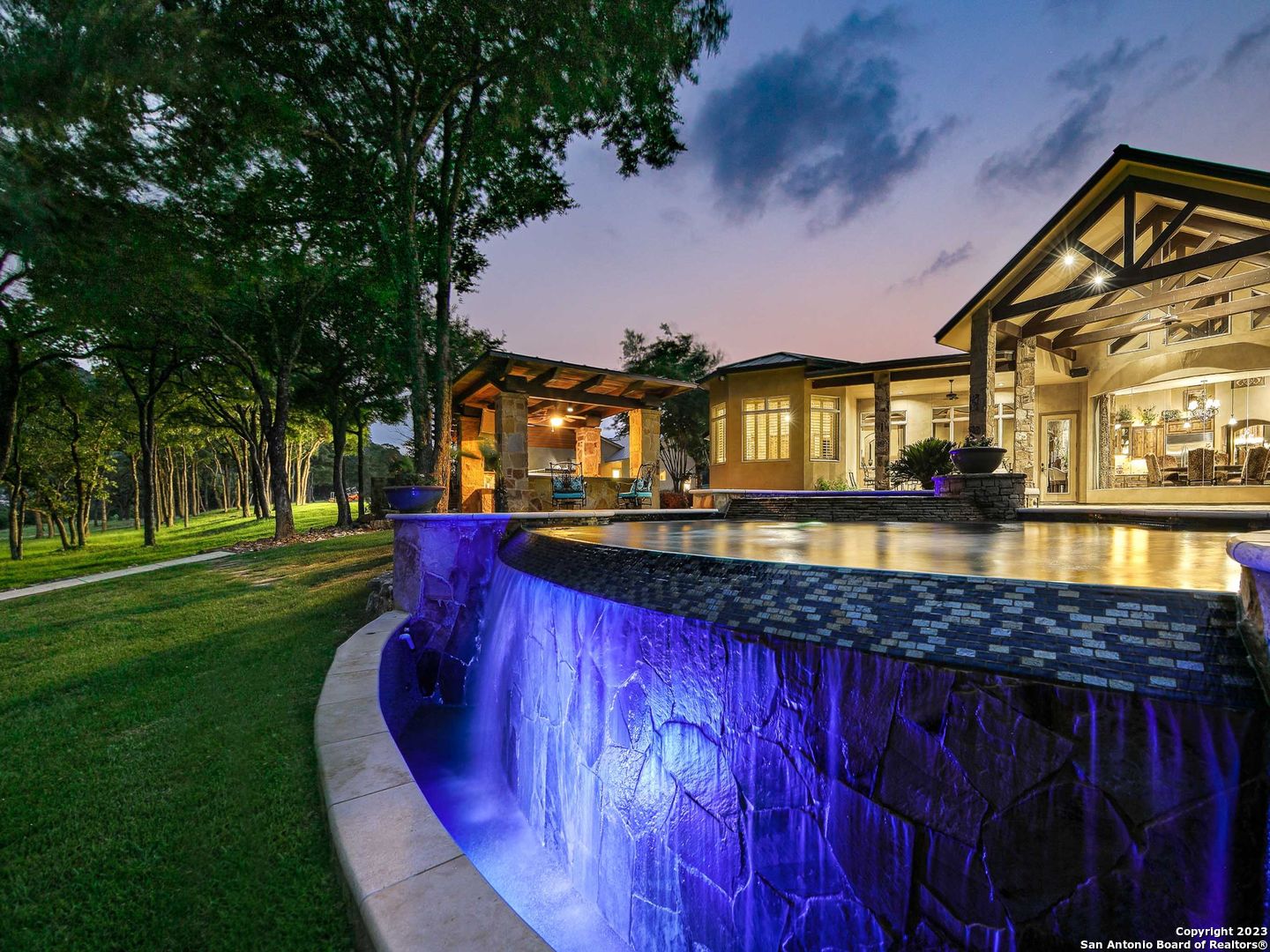 a view of a fountain in front of a house