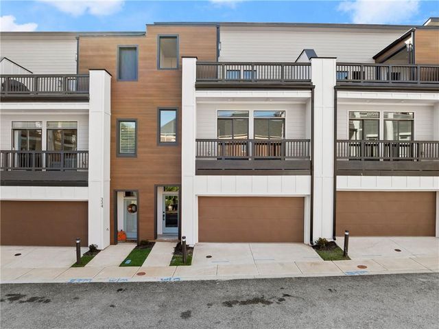 $499,900 | 326 Clarendon Court | Oak Street Arts District