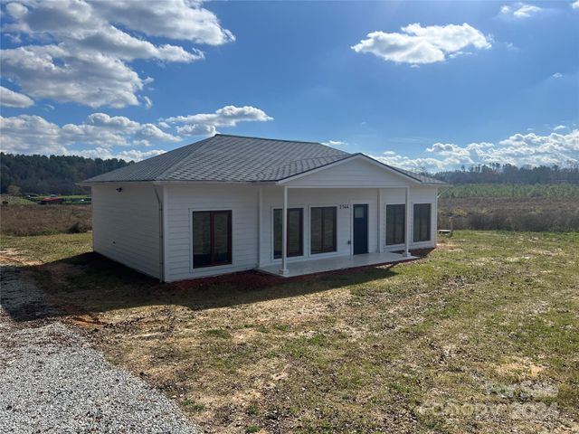 $460,000 | 2144 Pace Road | Blue Ridge Township - Henderson County