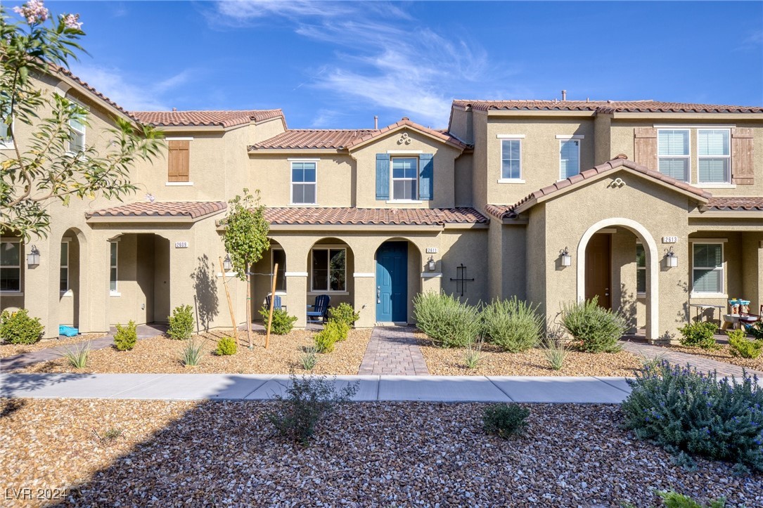 WELCOME HOME***Inviting Front Porch area to relax