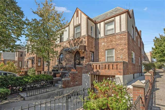 $799,000 | 1017 Rhinelander Avenue | Morris Park