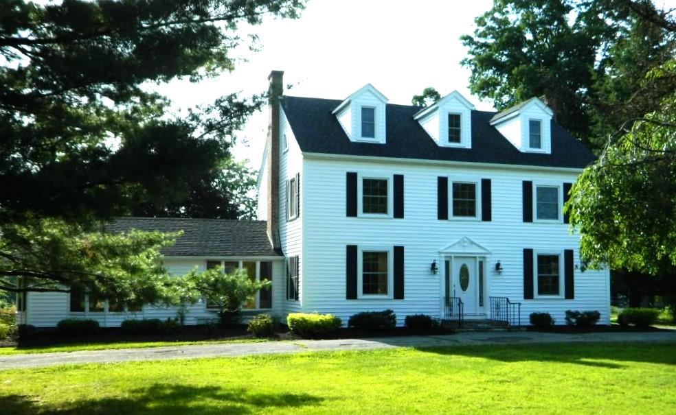 View of front of house with a front yard