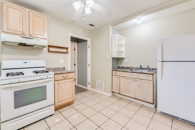 $795 | 609 Cottonwood Street, Unit B | Lockhart