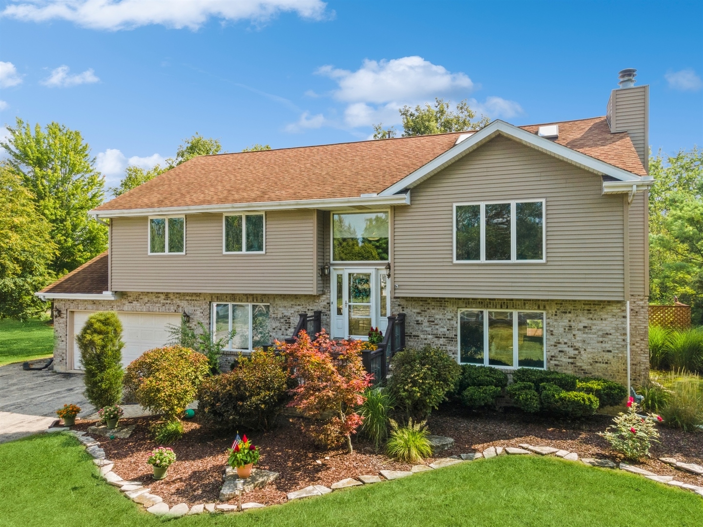 a view of a house with a yard and plants