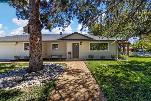 $1,049,000 | 1991 Maybelle Drive | Gregory Gardens