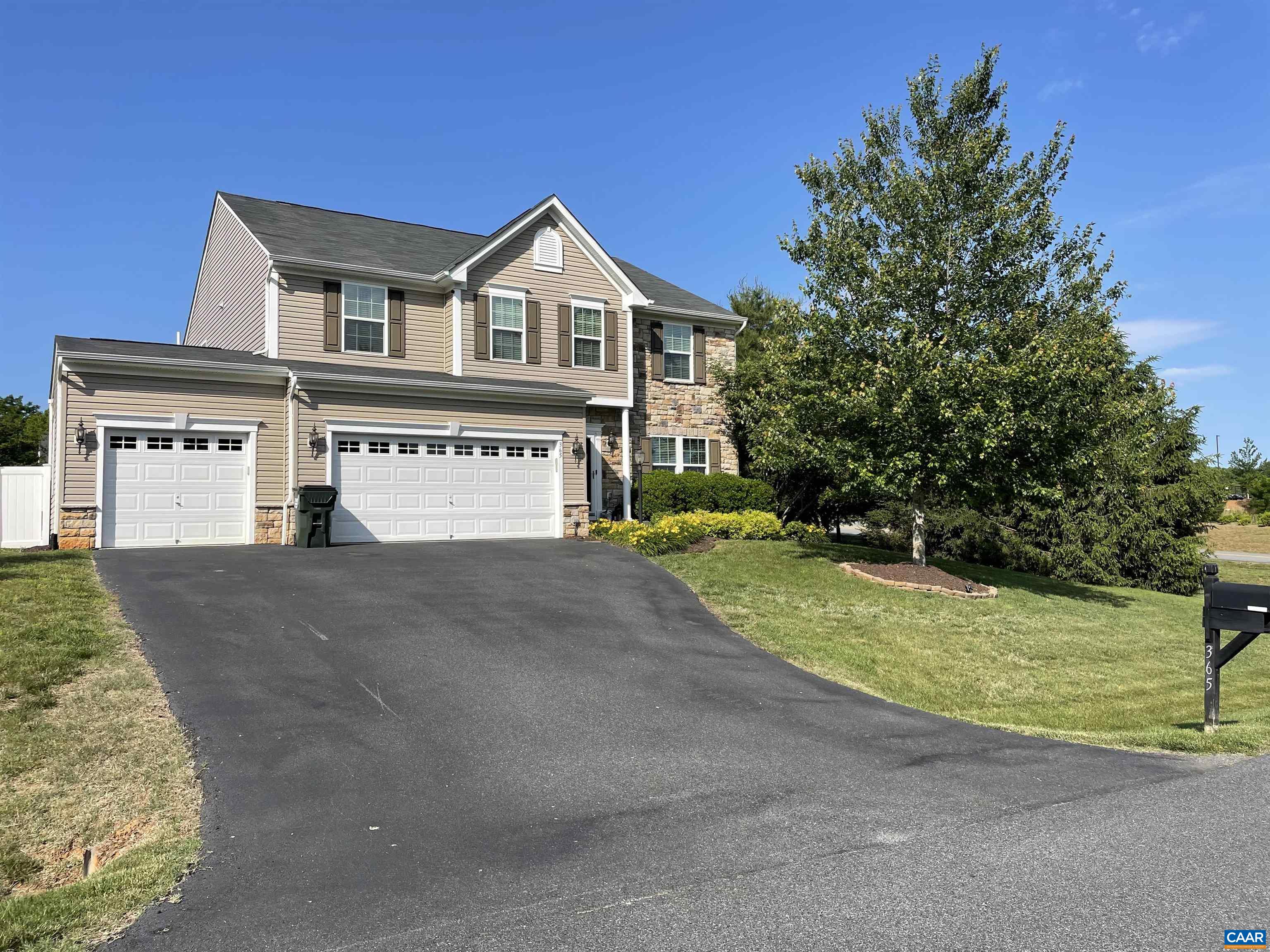 a view of a house with a yard and garage