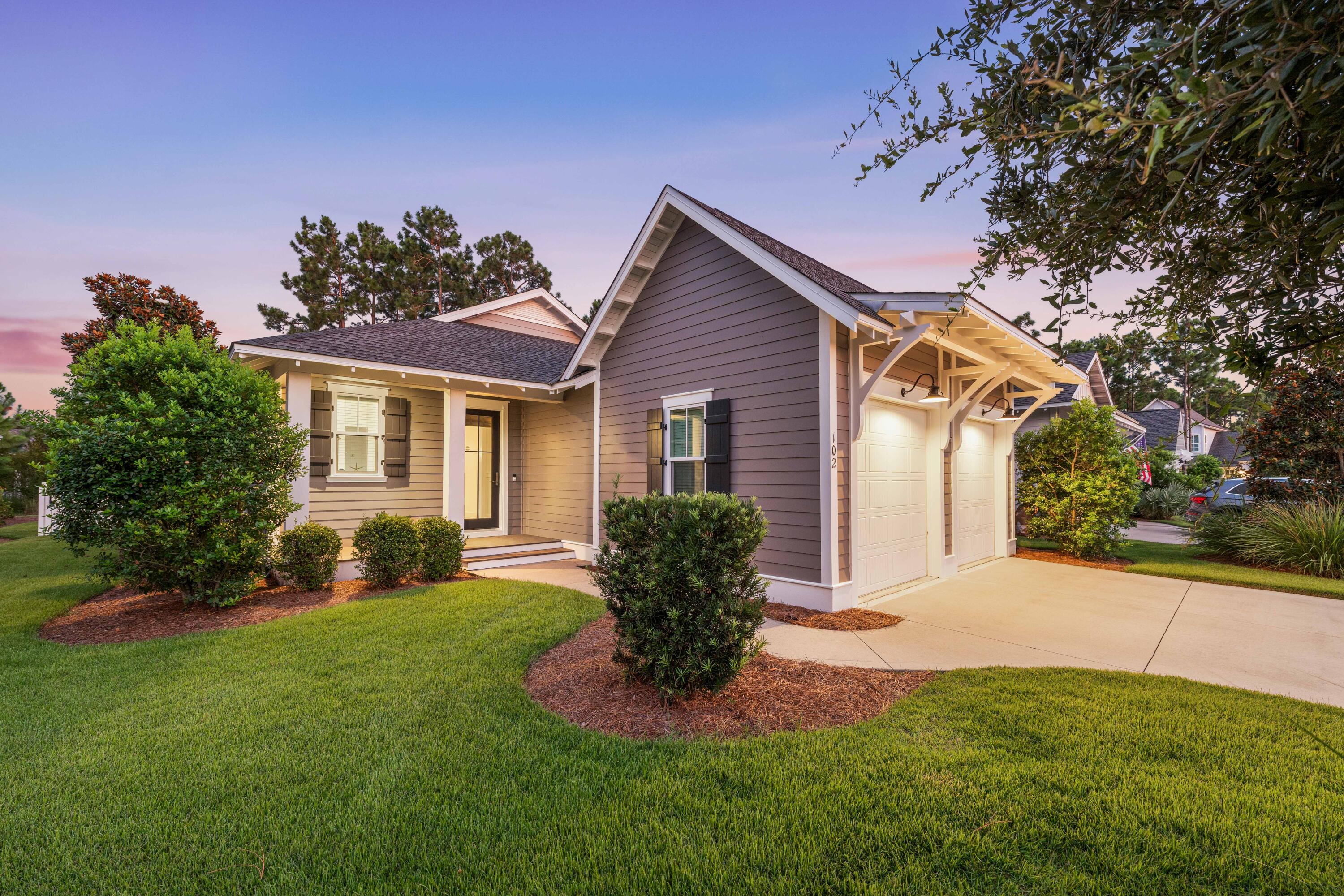 a view of a house with backyard