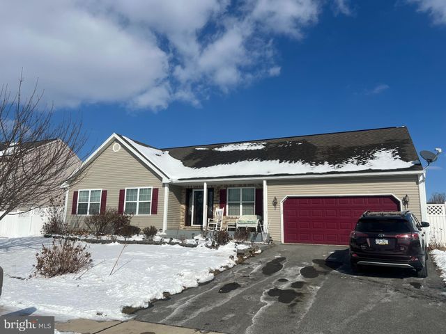 $419,900 | 9 Versailles Court | Ontelaunee Township - Berks County