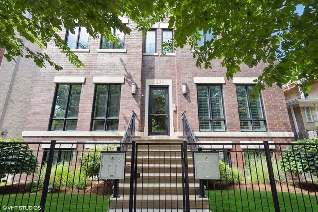 $1,150,000 | 1236 West Diversey Parkway, Unit PH | Wrightwood Neighbors