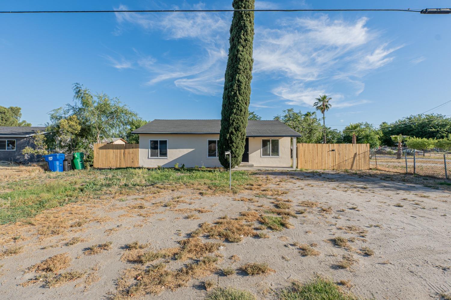 a view of a house with a backyard