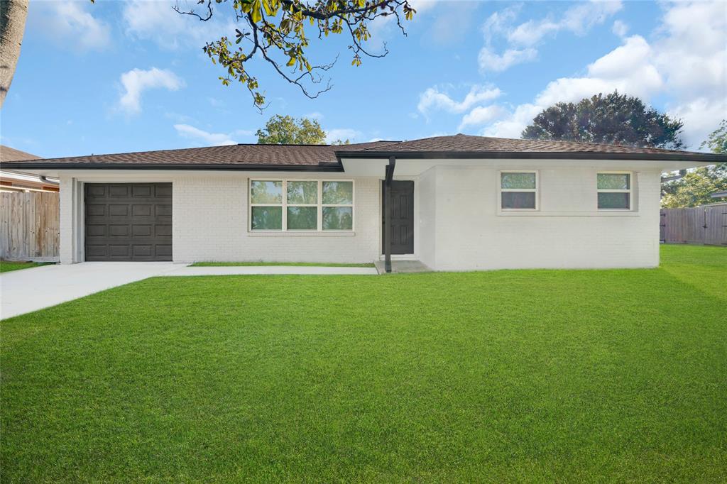 front view of house with a yard